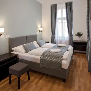 3* Hotel Corto Old Town